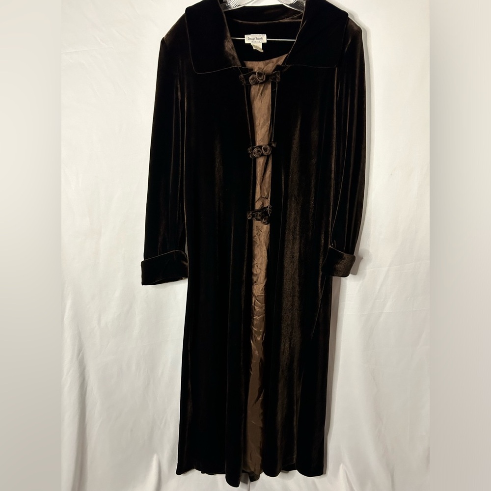 Design Today’s Vintage Brown Velvet Coat - Picture 3 of 7